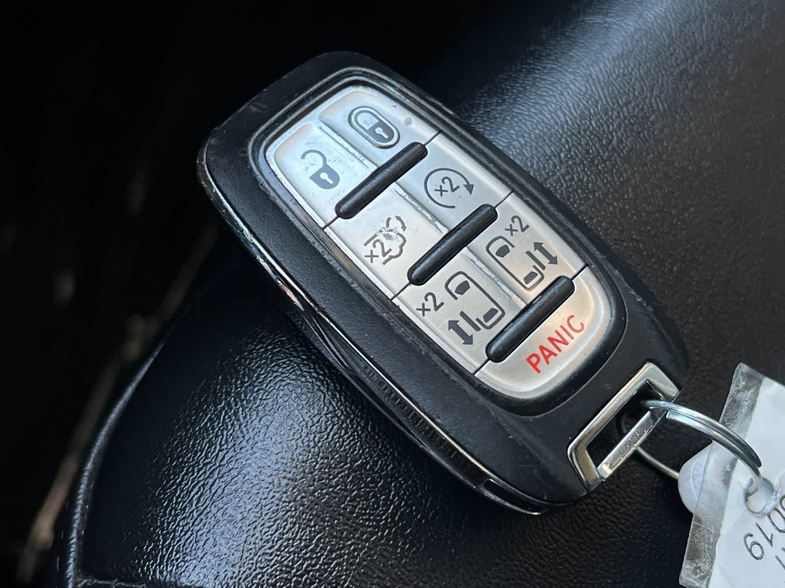 Used 2024 Chrysler Pacifica Limited FWD image 31