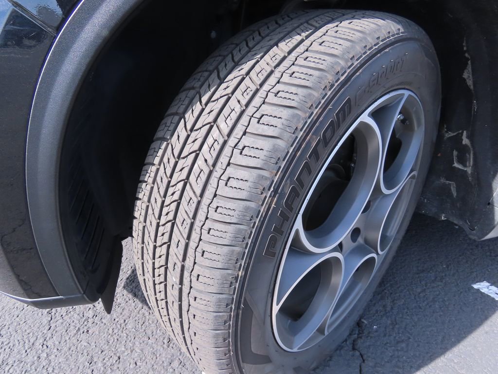 Used 2021 Alfa Romeo Stelvio Sprint w/ Nero Edizione image 14