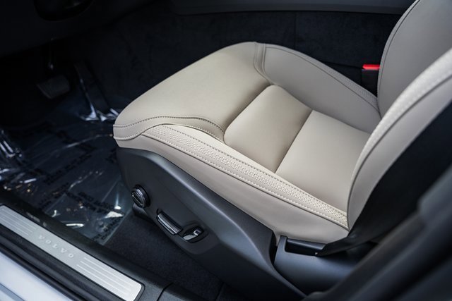 New 2026 Volvo XC60 T8 Plus w/ Protection Package Premier image 30