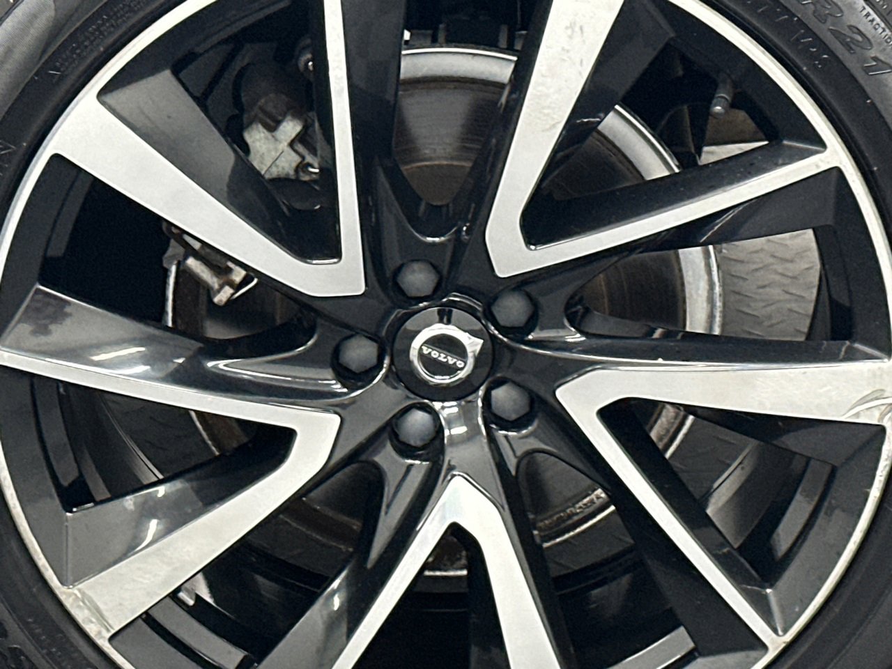 Used 2020 Volvo XC90 T6 Momentum w/ Protection Package Premier image 5