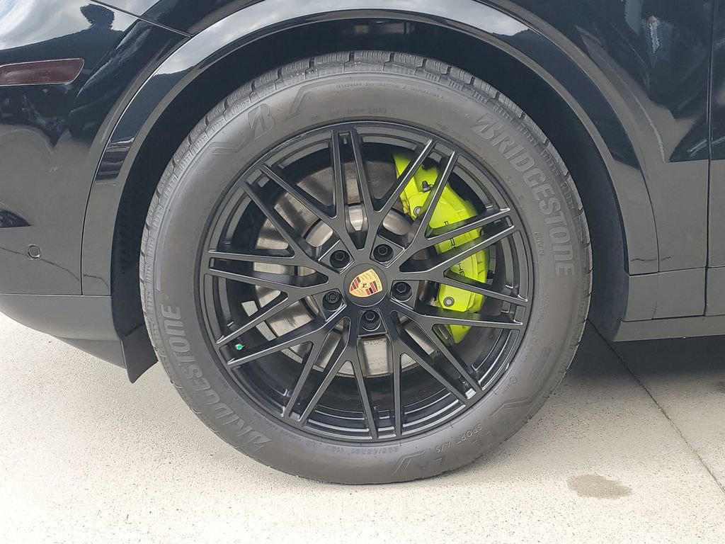 Certified 2025 Porsche Cayenne E-Hybrid image 12