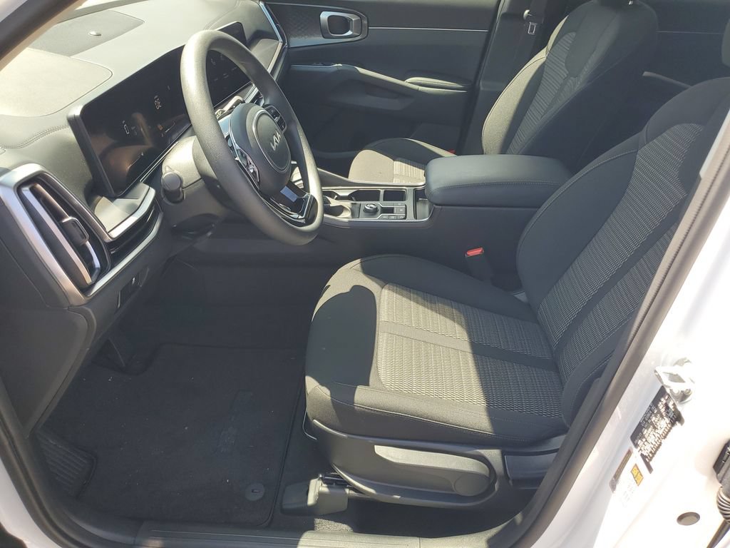 Used 2025 Kia Sorento LX FWD image 5