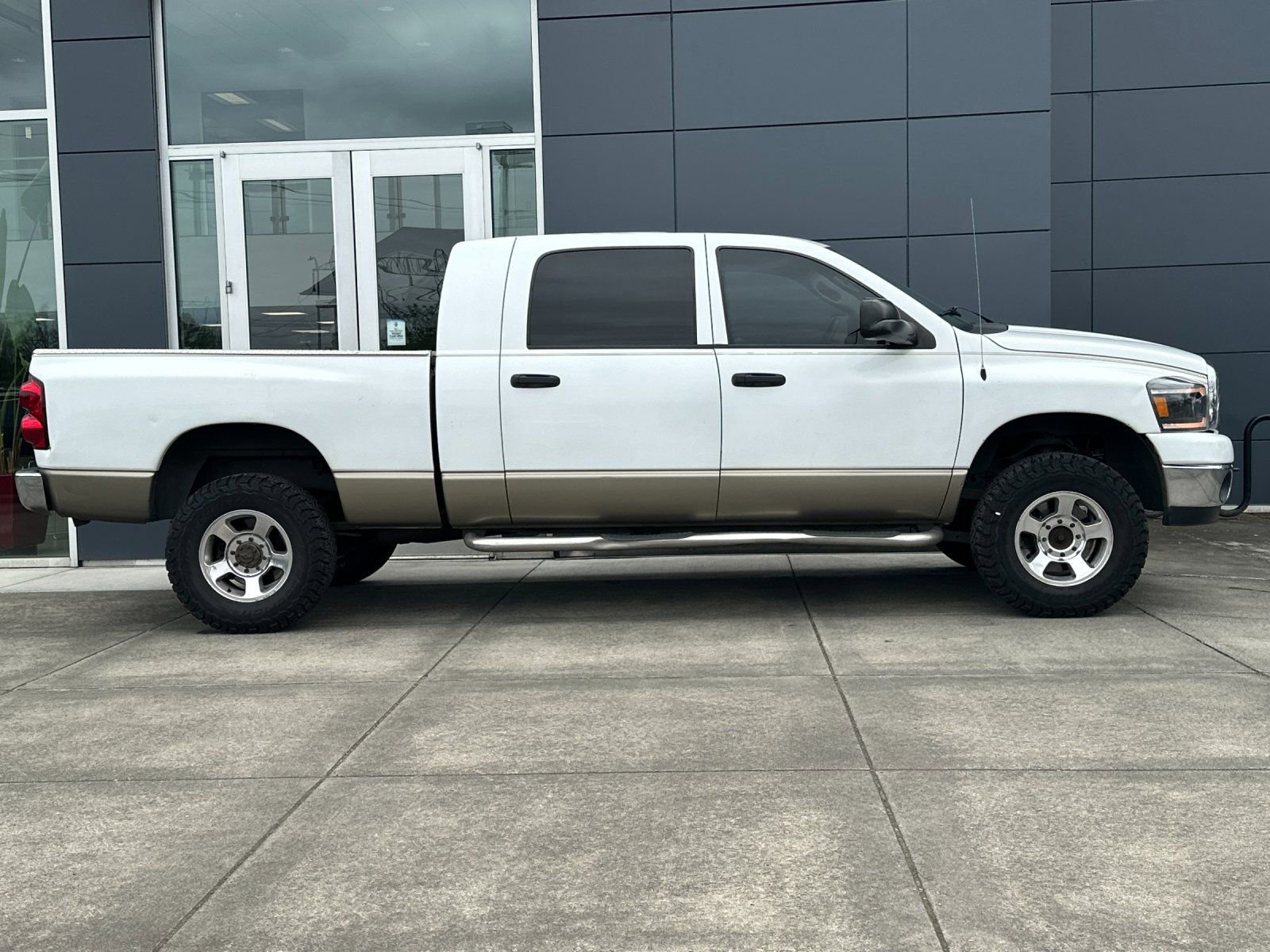 Used 2009 Dodge Ram 2500 Truck SLT AWD/4WD image 2