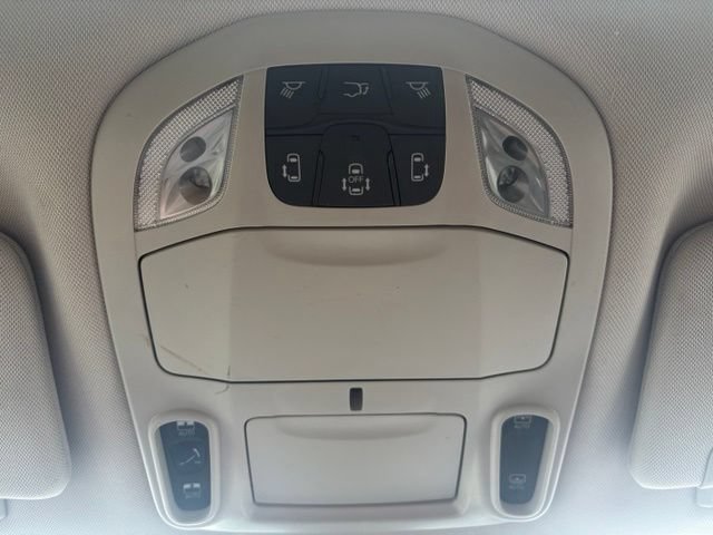 Used 2020 Chrysler Pacifica Limited FWD image 29