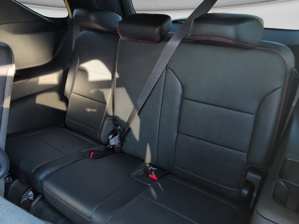 Used 2026 Chevrolet Traverse RS w/ LPO, Floor Liner Package FWD image 33