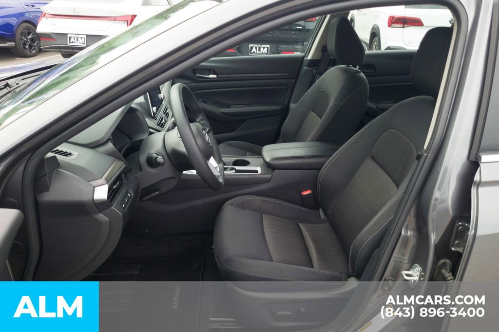 Used 2025 Nissan Altima 2.5 SV FWD image 15