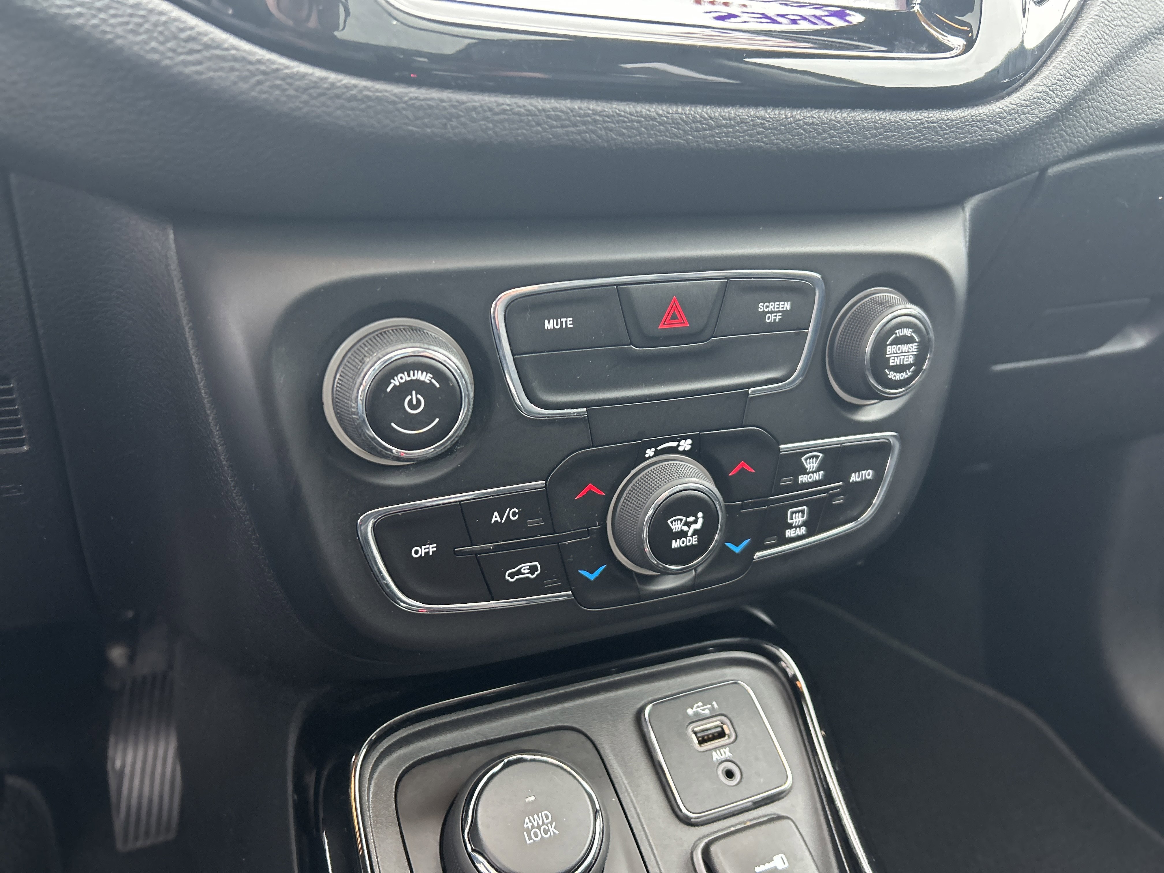 Used 2019 Jeep Compass Limited AWD/4WD image 34