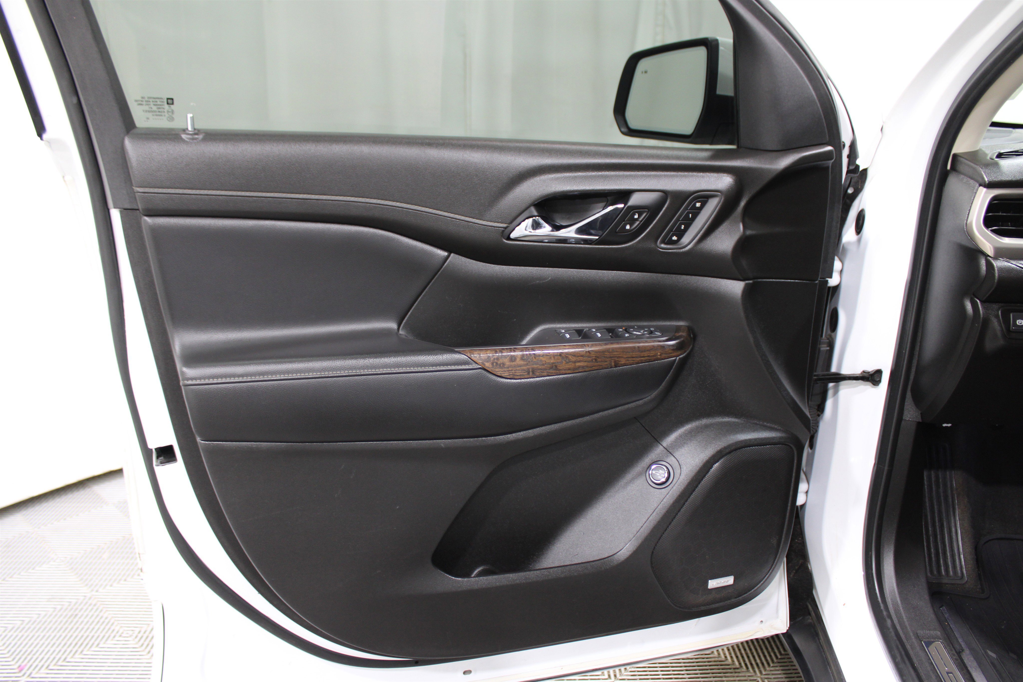 Used 2020 GMC Acadia Denali w/ Trailering Package image 6