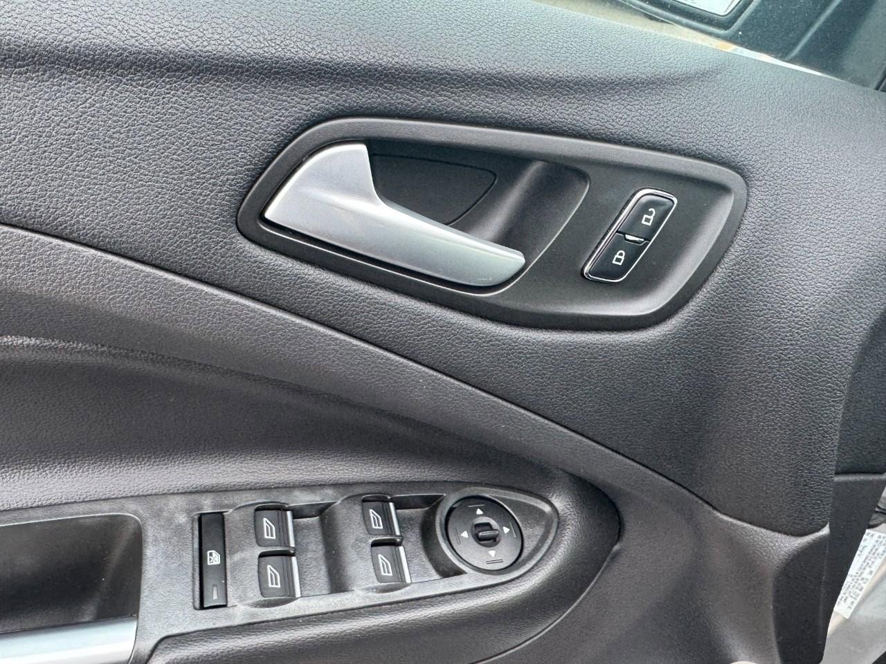 Used 2016 Ford C-MAX SE image 15