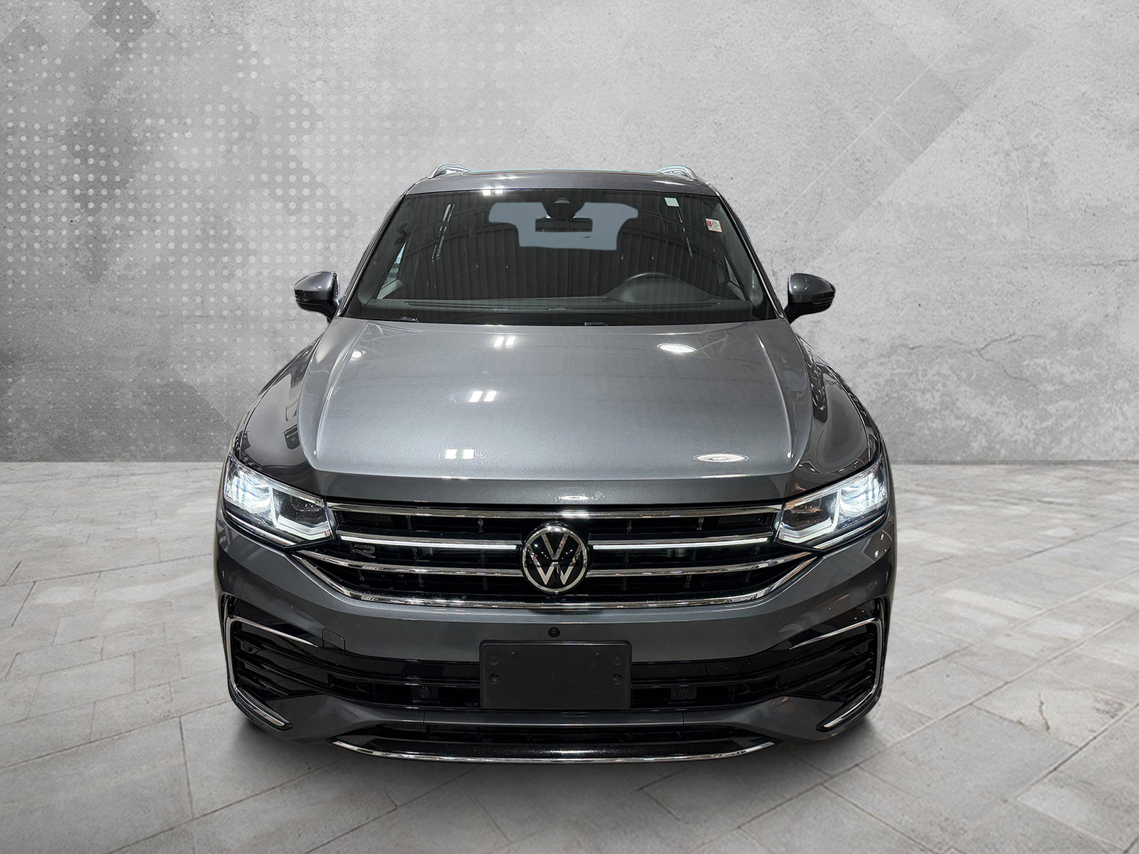 Used 2022 Volkswagen Tiguan SEL R-Line image 2
