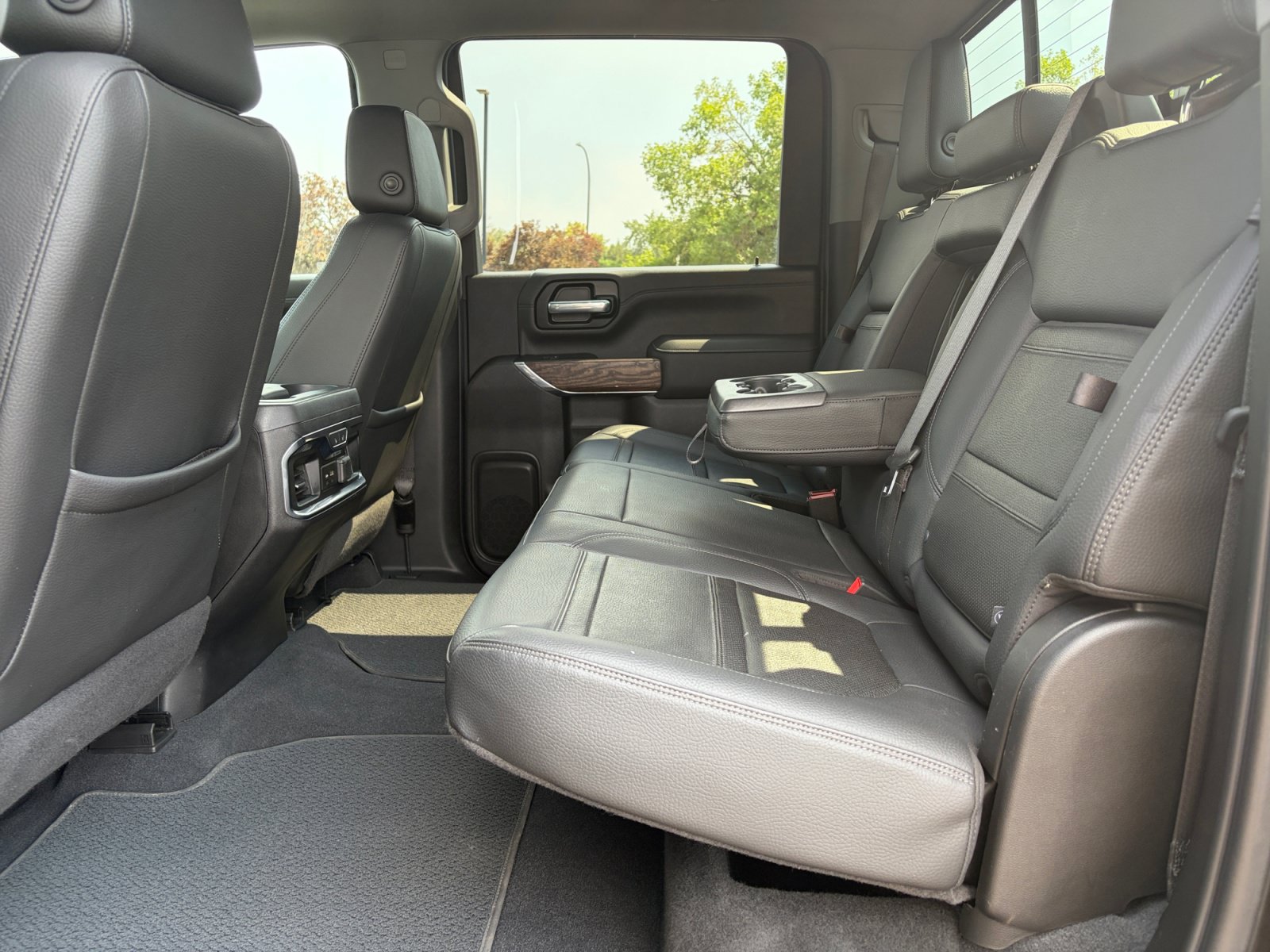Used 2020 GMC Sierra 3500 Denali w/ Denali Ultimate Package AWD/4WD image 17