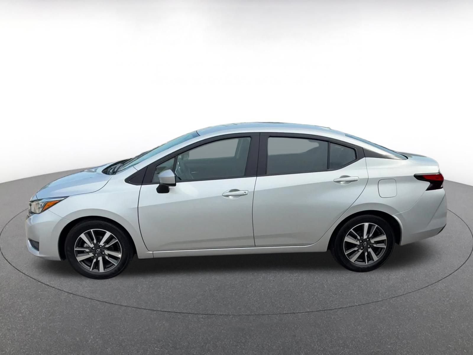 Used 2025 Nissan Versa SV FWD image 9