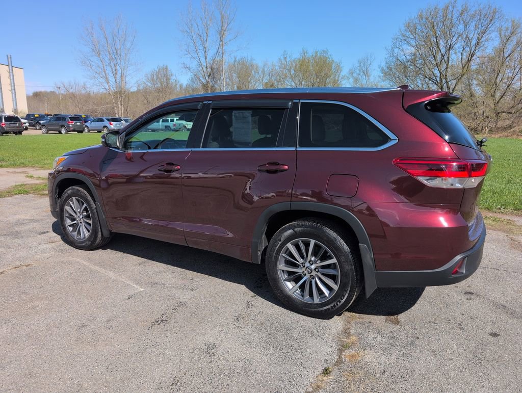 Used 2018 Toyota Highlander XLE AWD/4WD image 48