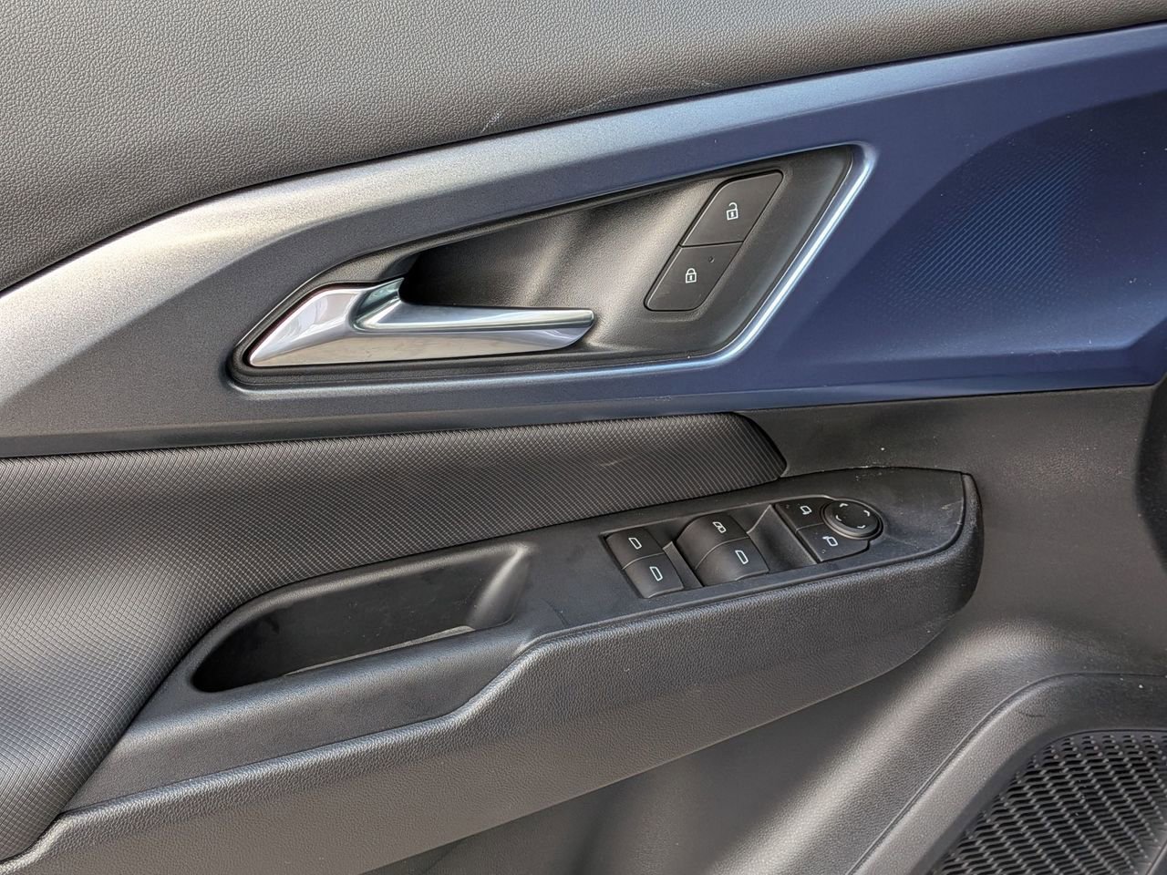 New 2026 Chevrolet Equinox EV LT image 8