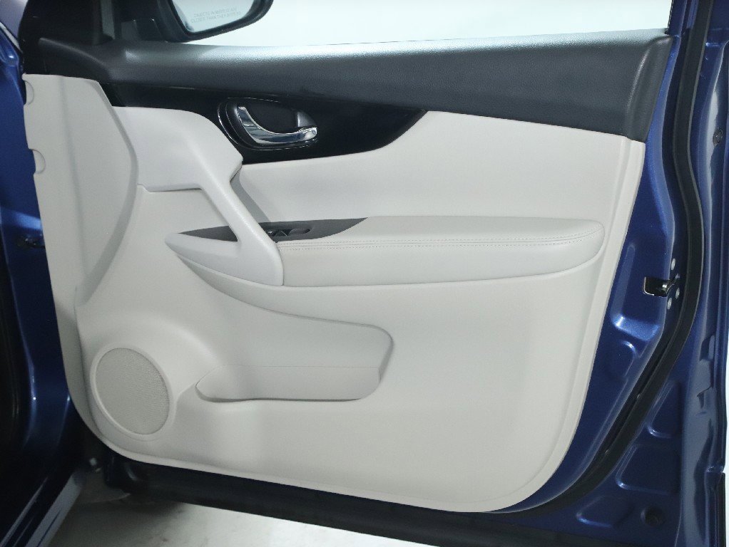 Used 2022 Nissan Rogue Sport SL w/ Premium Package image 35