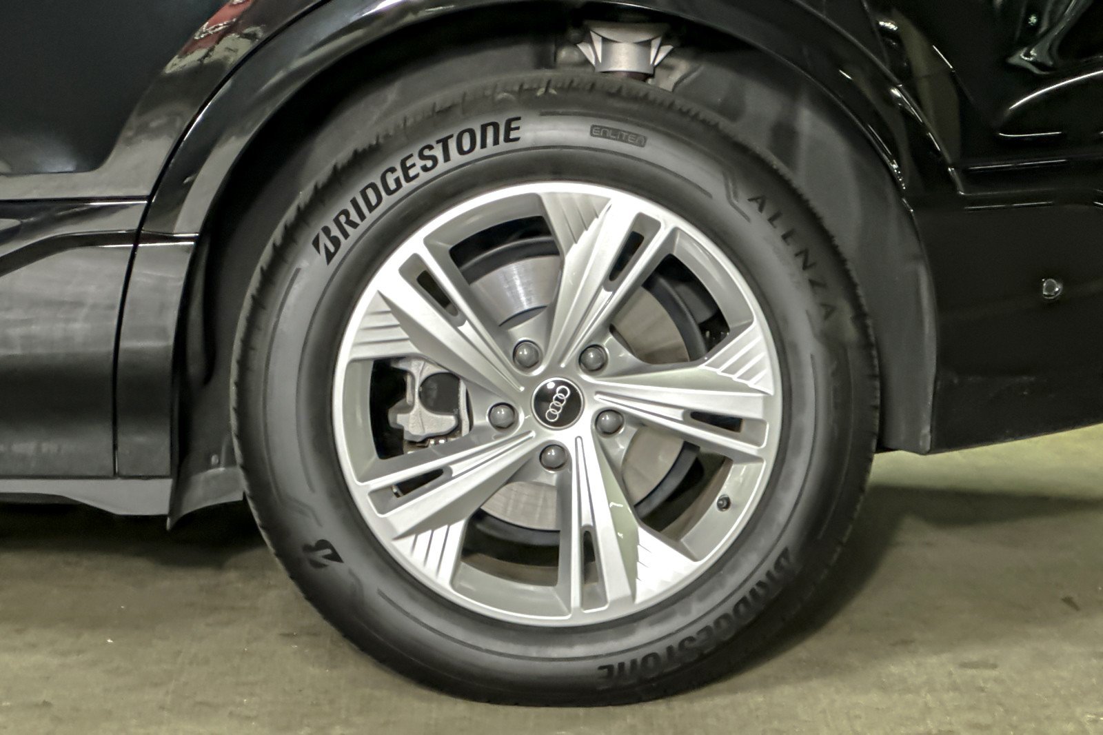 Used 2025 Audi Q6 e-tron Premium w/ Convenience Package RWD image 25