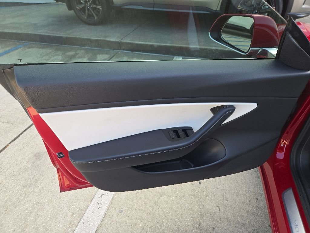Used 2020 Tesla Model 3 Standard Range Plus RWD image 6