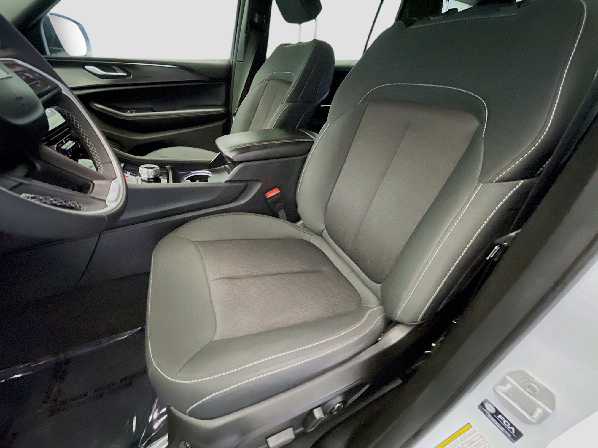 Used 2025 Jeep Grand Cherokee L Laredo RWD image 12