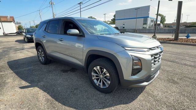 Used 2026 Chevrolet Equinox LT FWD image 2