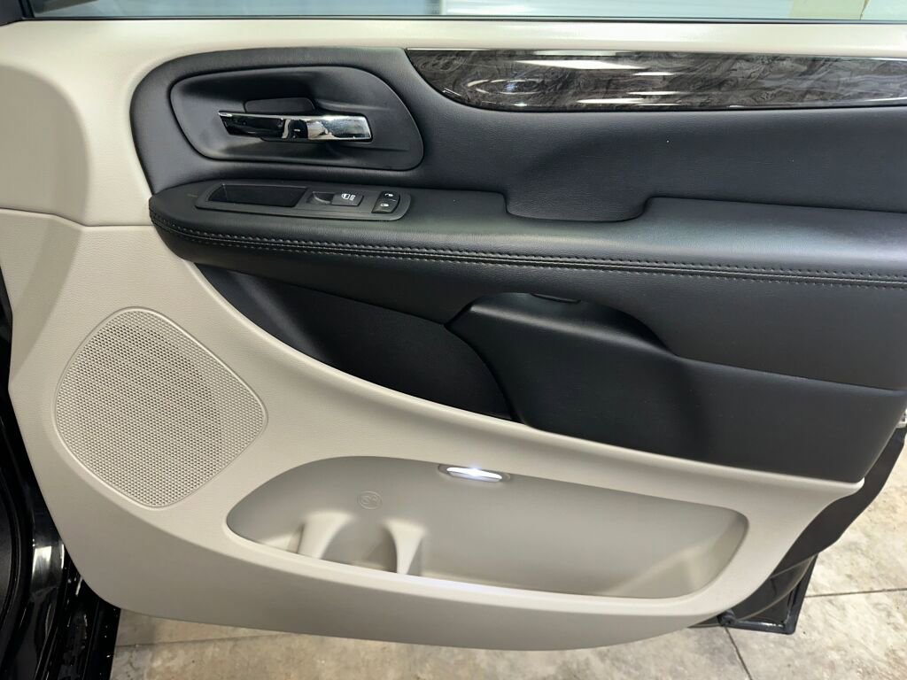 Used 2019 Dodge Grand Caravan SE image 23