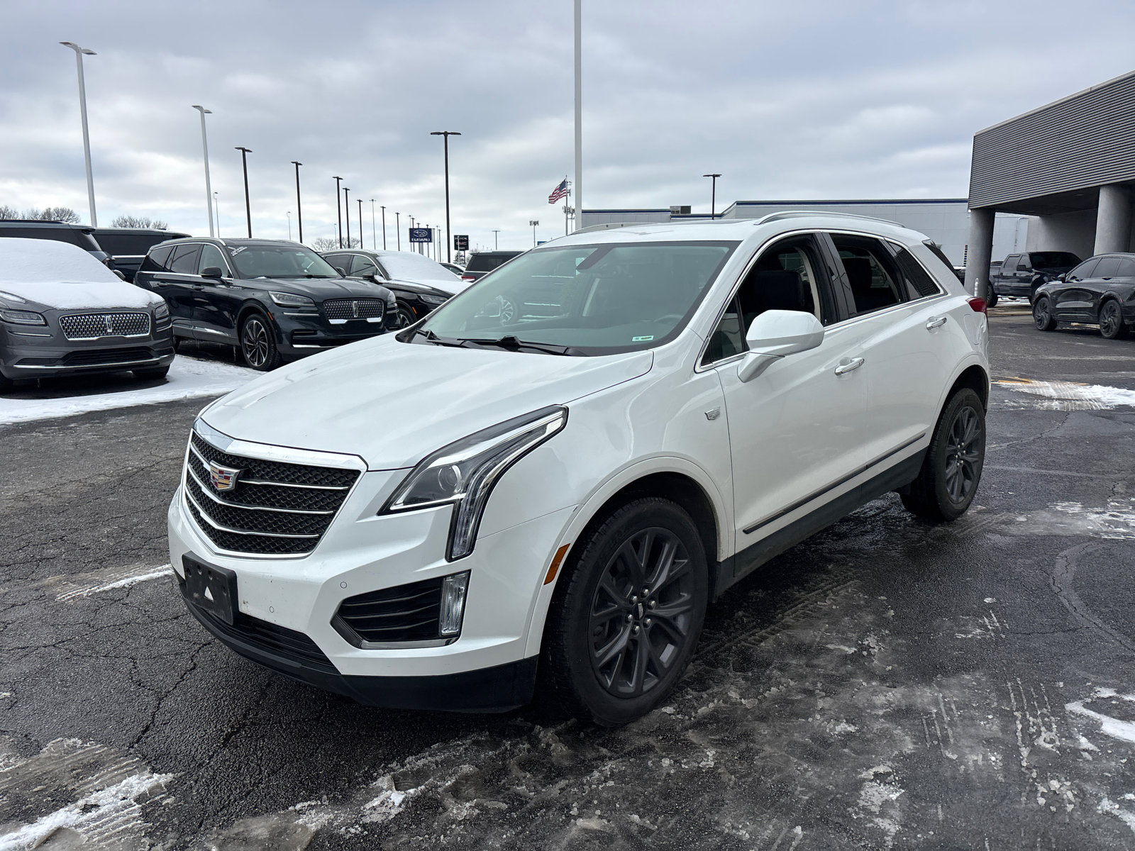 Used 2018 Cadillac XT5 Luxury w/ LPO, Black Ice Package image 3