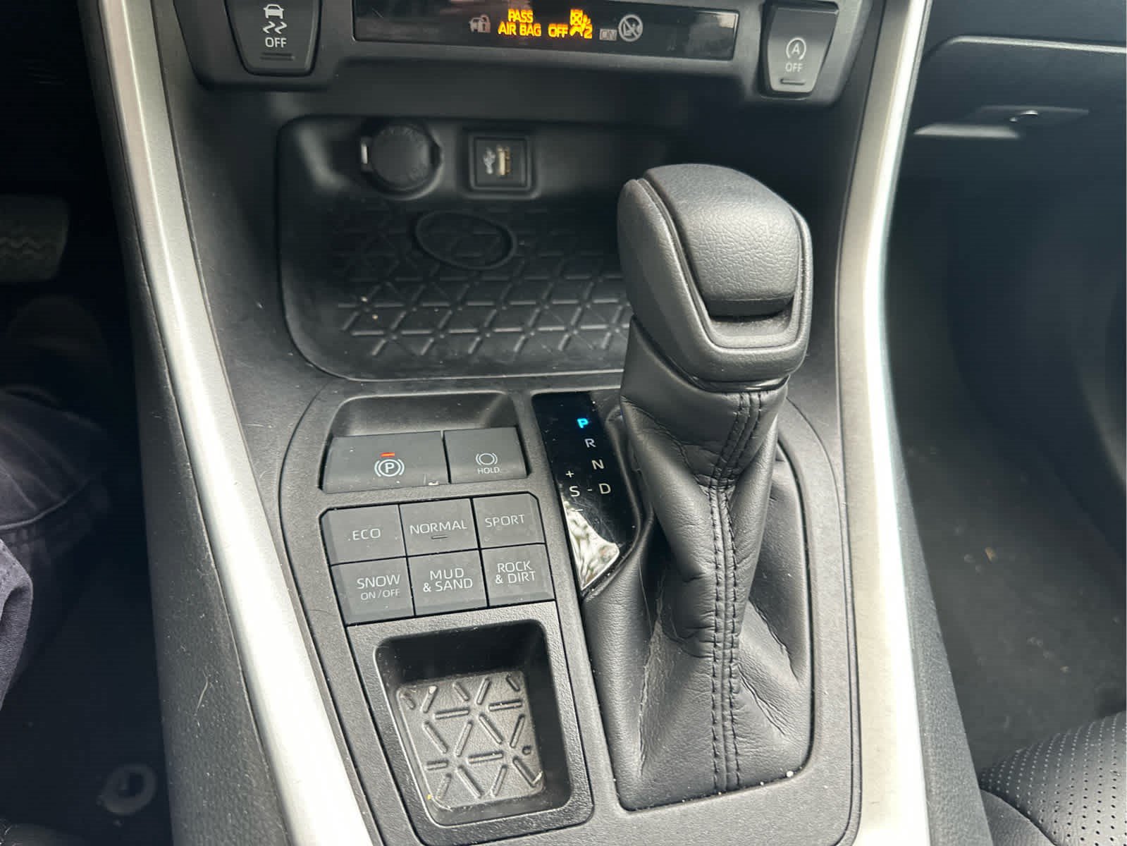 Used 2024 Toyota RAV4 LE AWD/4WD image 10