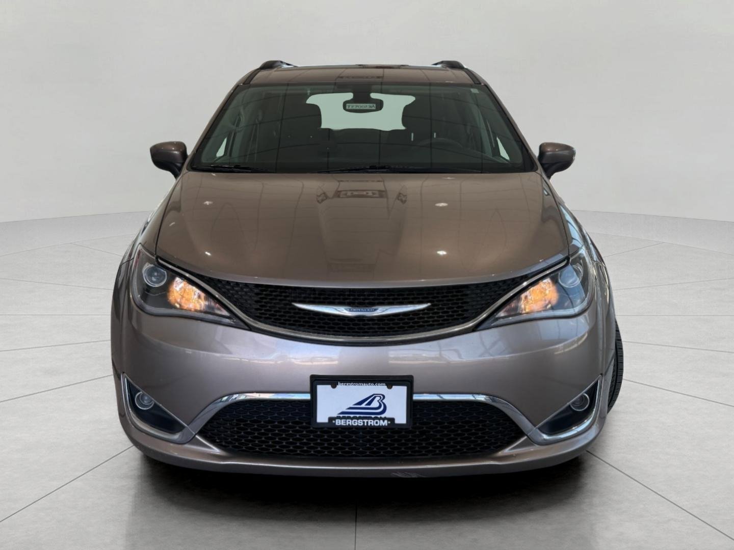 Used 2017 Chrysler Pacifica Touring Plus image 4