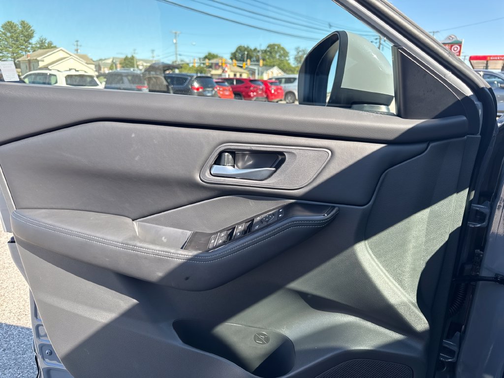 Certified 2026 Nissan Rogue SV AWD/4WD image 12