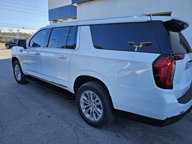 Used 2023 GMC Yukon XL SLT w/ SLT Luxury Package image 3