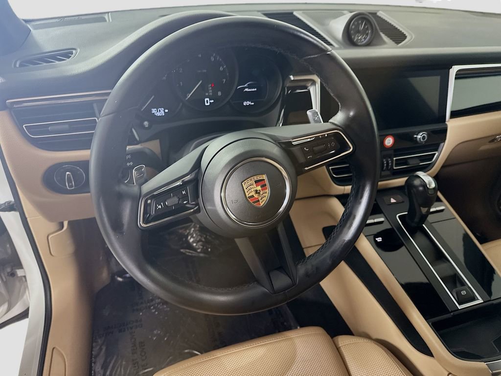 Certified 2023 Porsche Macan image 12