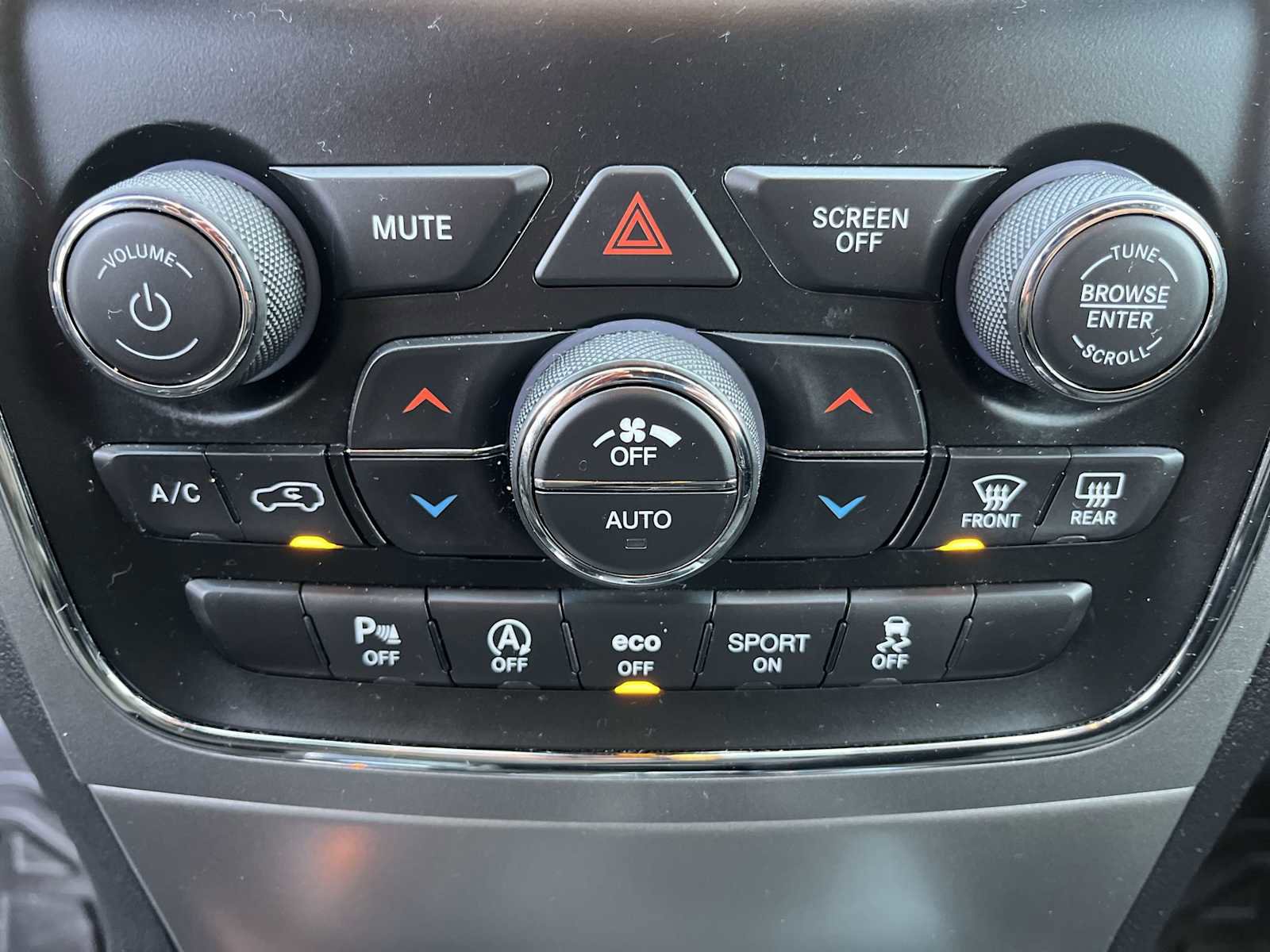 Used 2020 Jeep Grand Cherokee Laredo image 17