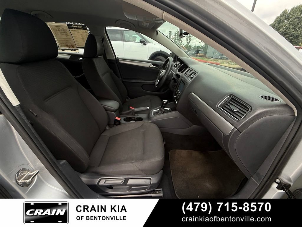 Used 2015 Volkswagen Jetta SE FWD image 30