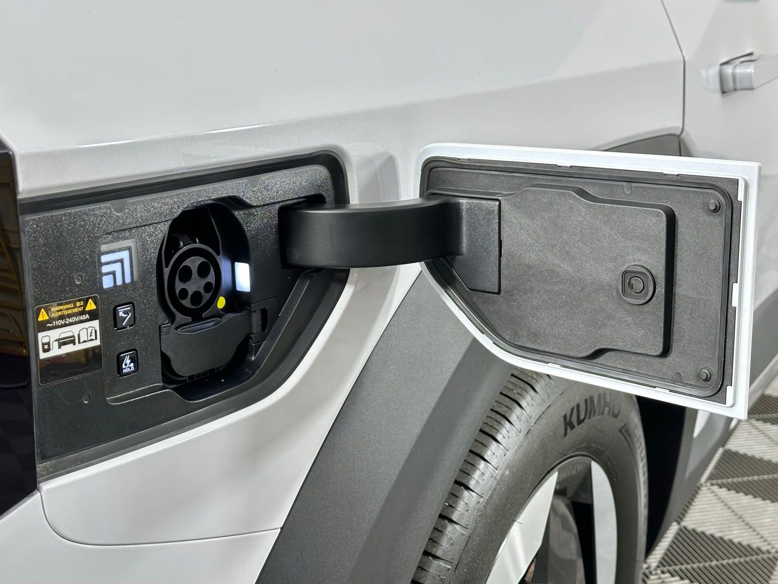 Used 2025 Kia EV9 Wind image 16