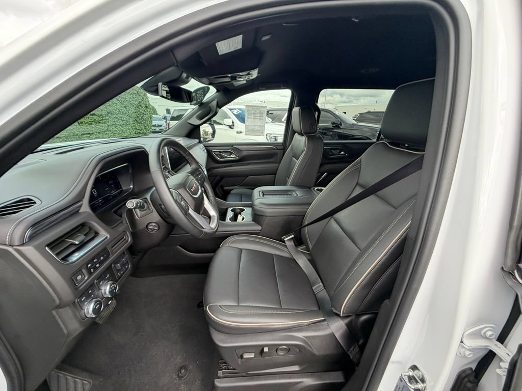 Certified 2024 GMC Yukon XL SLT w/ SLT Luxury Package AWD/4WD image 26