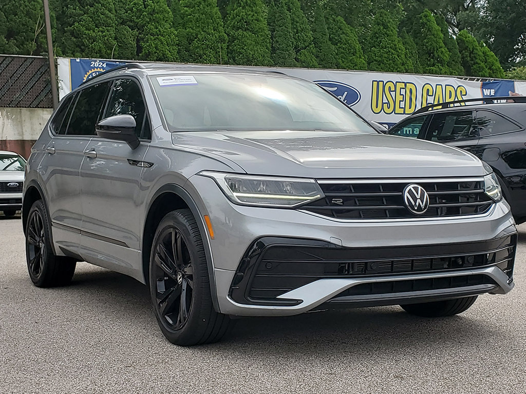 Used 2023 Volkswagen Tiguan SE R-Line AWD/4WD image 3