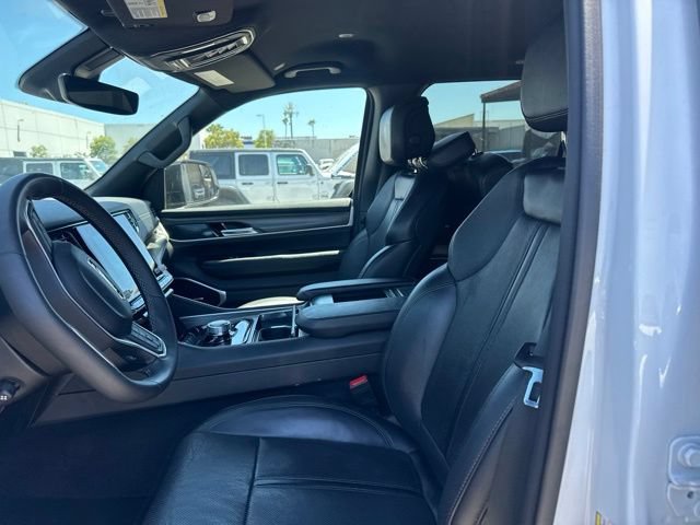Used 2024 Jeep Wagoneer L Series II w/ Flexible Seating Group RWD image 9