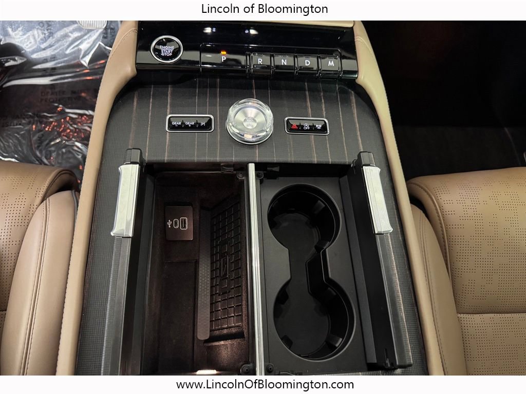 Certified 2025 Lincoln Navigator Black Label AWD/4WD image 36