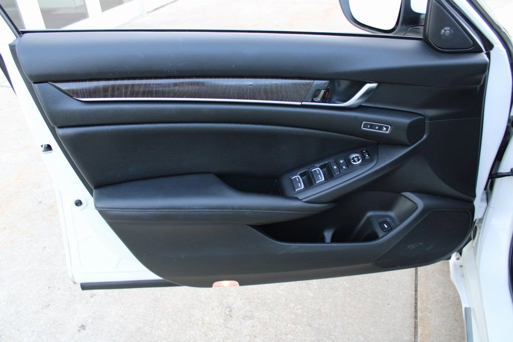 Used 2019 Honda Accord Touring image 7