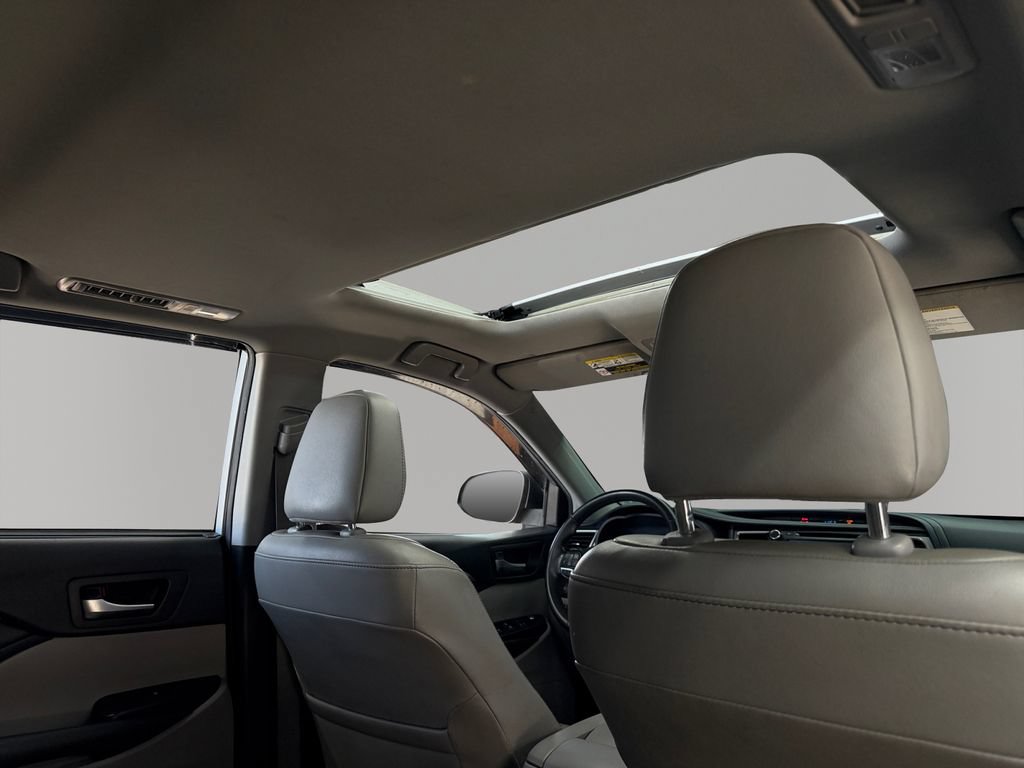 Used 2019 Toyota Highlander XLE FWD image 18