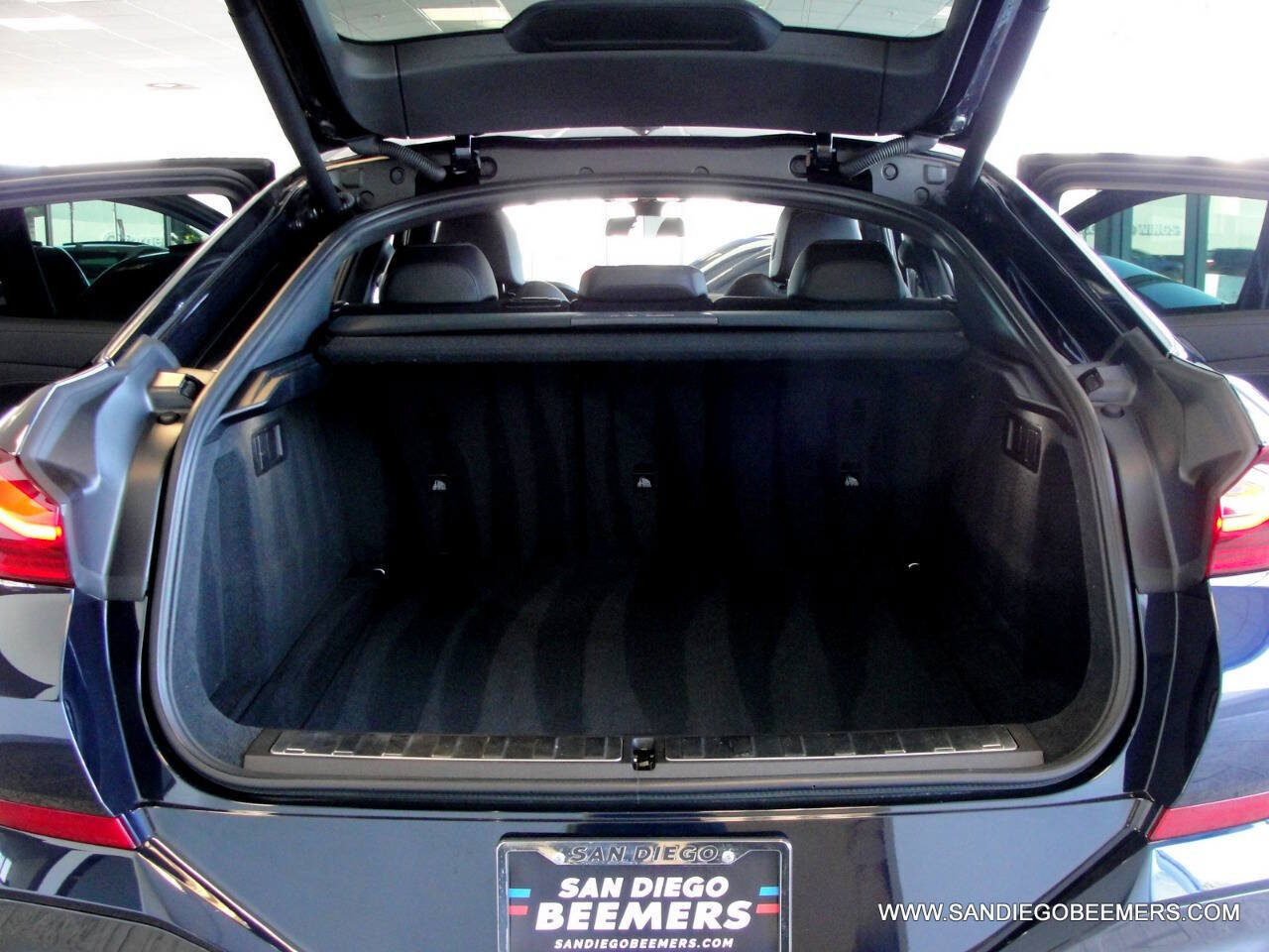 Used 2021 BMW X6 xDrive40i w/ M Sport Package AWD/4WD image 38