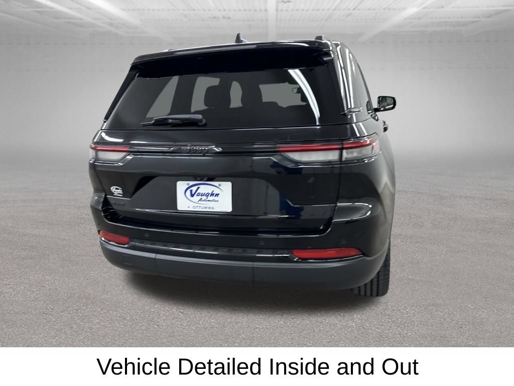 Used 2023 Jeep Grand Cherokee Altitude AWD/4WD image 13