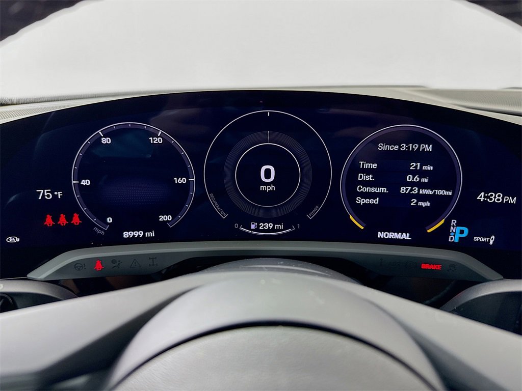 Used 2024 Porsche Taycan image 16