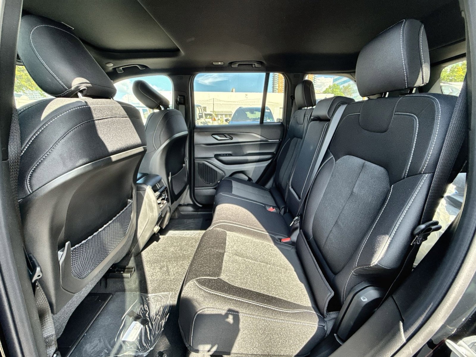 New 2025 Jeep Grand Cherokee Laredo X w/ Luxury Tech Group I image 24