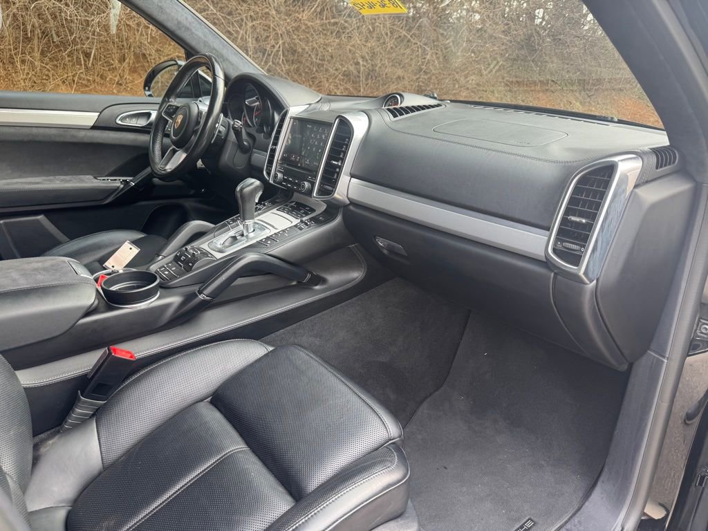 Used 2018 Porsche Cayenne GTS w/ Premium Package Plus image 11
