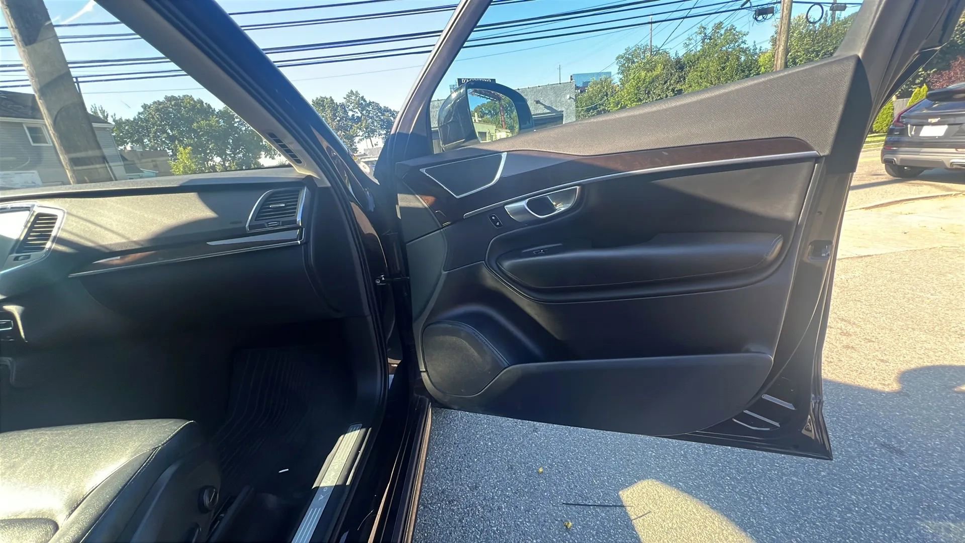 Used 2019 Volvo XC90 T5 Momentum image 31