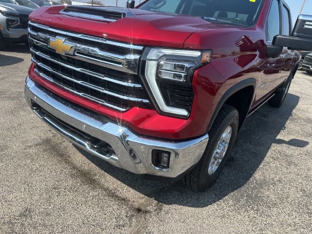 Used 2025 Chevrolet Silverado 2500 LTZ w/ LTZ Convenience Package AWD/4WD image 9