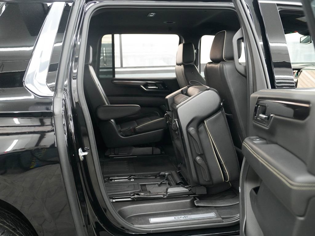 Used 2025 GMC Yukon XL Elevation w/ LPO, Elevation Black Package AWD/4WD image 32