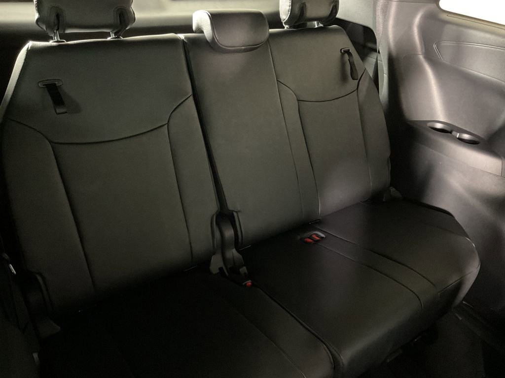 New 2026 Toyota Sienna Platinum image 18