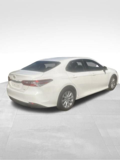 Used 2018 Toyota Camry LE FWD image 5