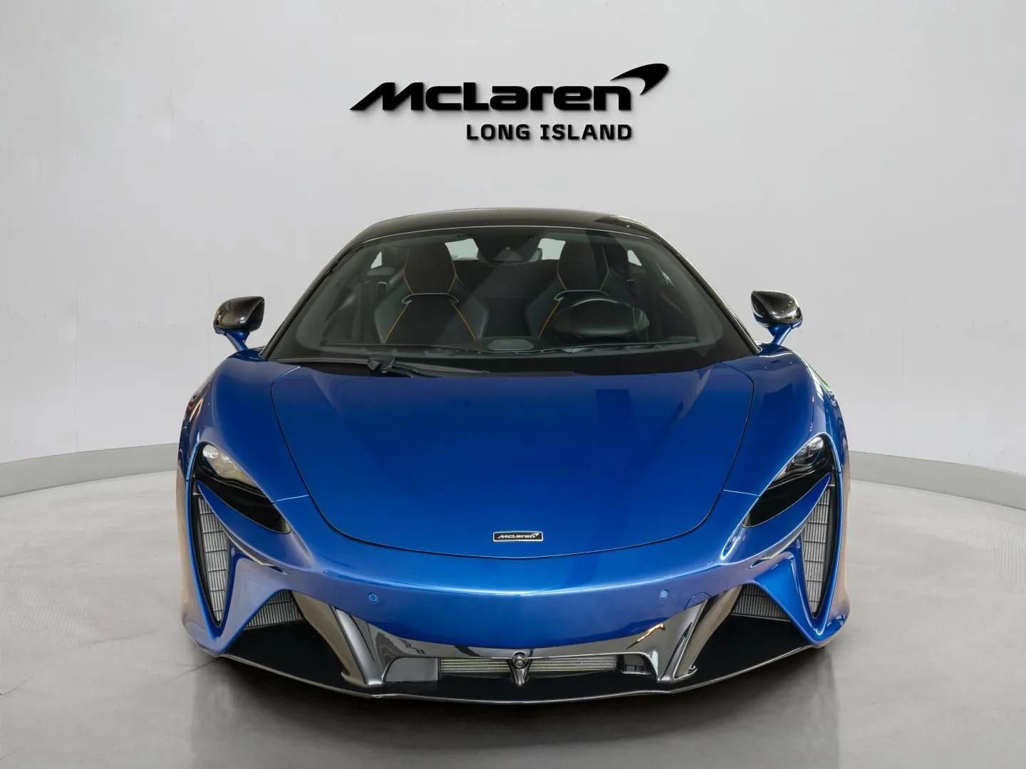 Used 2023 McLaren Artura RWD image 3